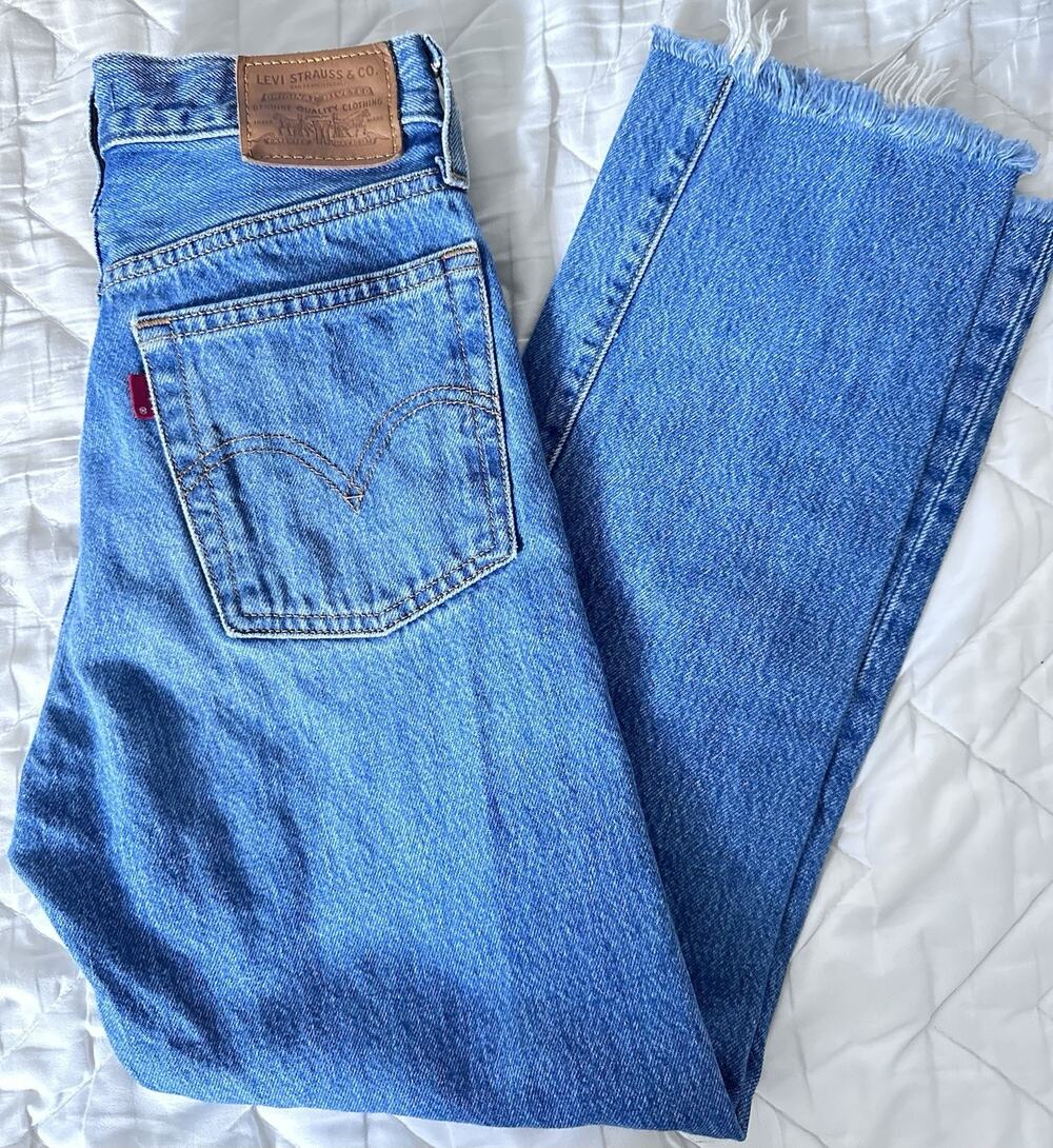 Levis Wedgie Straight Jeans Womens 24× 24.5 Blue High Rise Button Fly Preowned